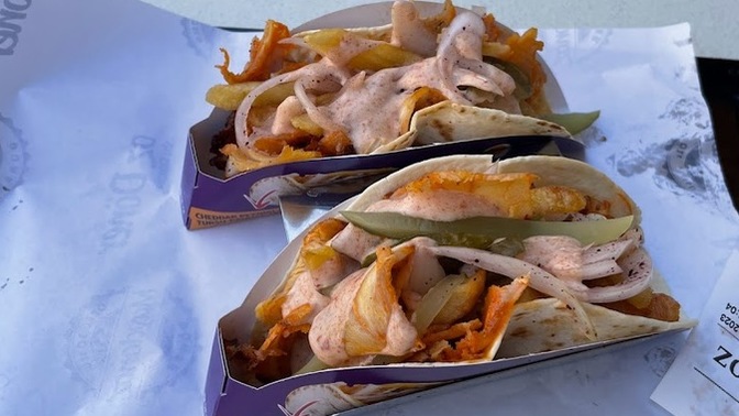Hatay'ın soslu döneri ve Meksika'nın tacosu kafa kafaya verince ortaya taco döner çıkmış! Sizce orijinali mi güzel, bu hali mi?