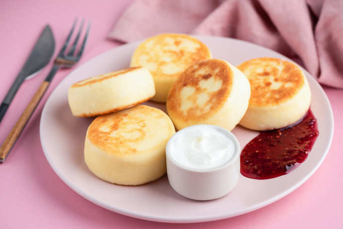 Sabah kahvaltıda ne yiyorsunuz. Bugün lor peynirli omlet mi yapsam, yumurta mı haşlasam?