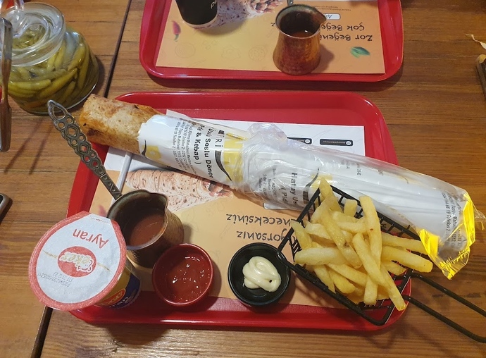 Soslu Hatay döner mi, klasik ekmek arası tavuk döner mi tercihin oluyor?