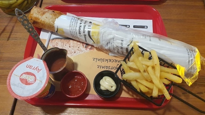 Soslu Hatay döner mi, klasik ekmek arası tavuk döner mi tercihin oluyor?