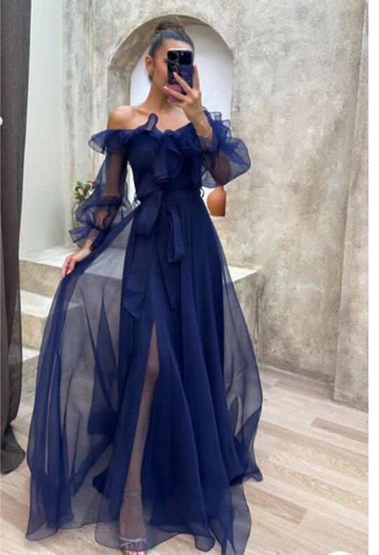 Kızlar Nişan elbisem sizce hangisi olmalı ikisi arasında çok kararsızım yada her ikiside mi olmaz baska modeller mi bakayim ?