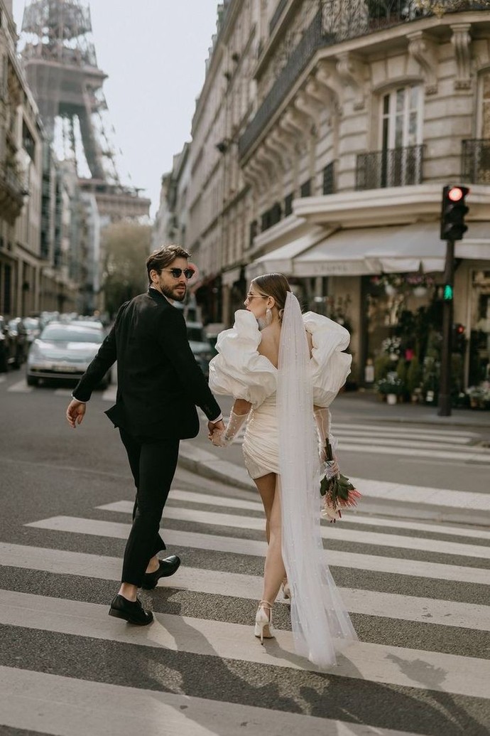 Sevdiğinizle yalnızken mi kalabalıkta mı sarılmak daha derin duygular yaşatır size?