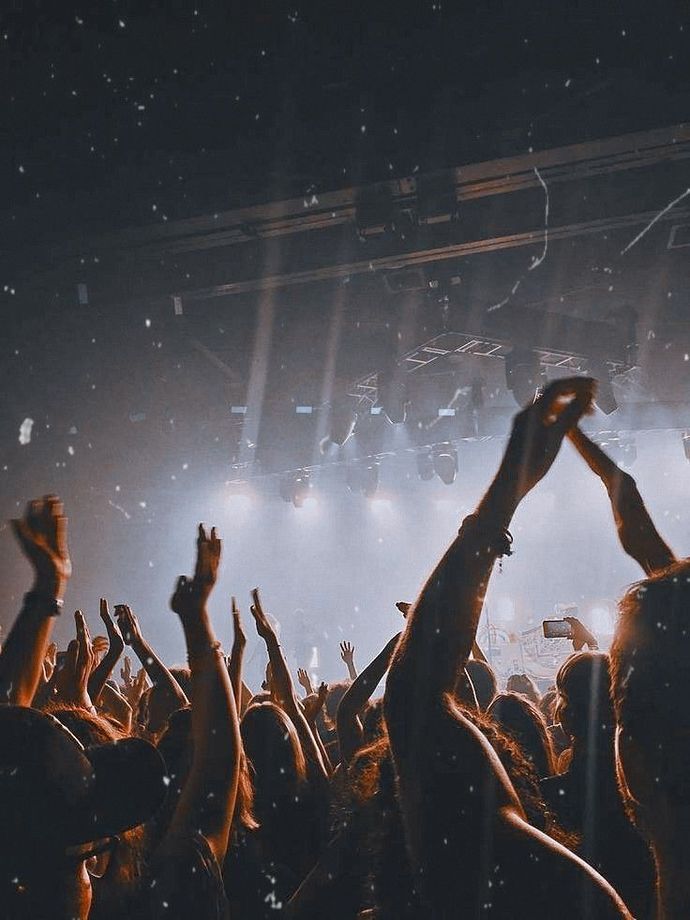 Şu an hangi konserde kiminle olmak isterdin?