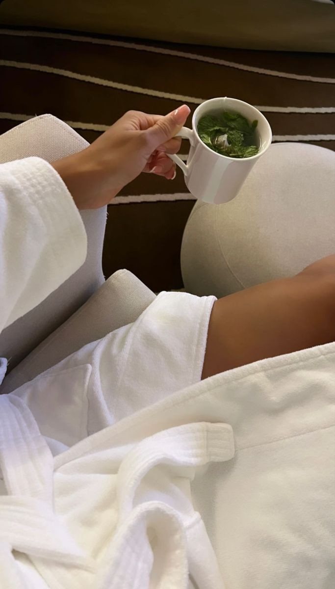 Buraya Hasta Bir Woman Bırakıyorum Sahiden Iyimi Geceler?