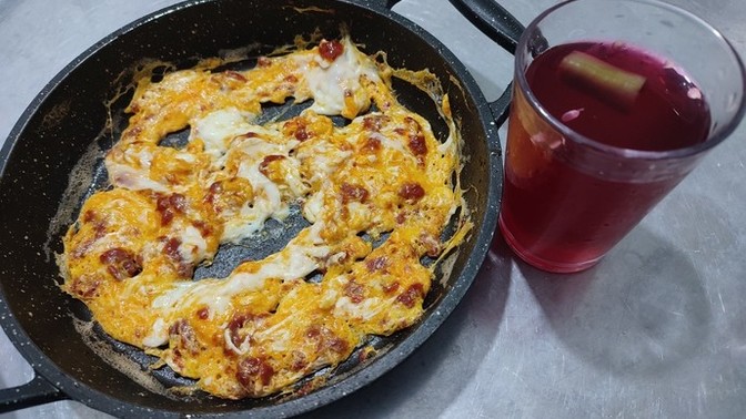Gece gece acılı turşu suyu ve salçalı yumurta yenir mi?