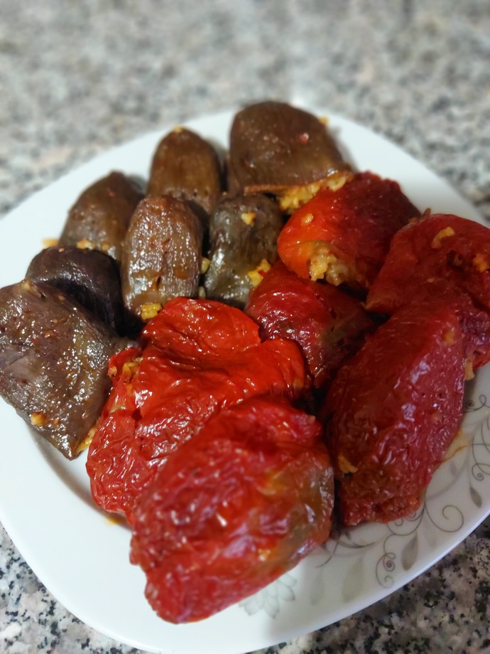 Kuru patlıcan biber dolması sever misiniz?