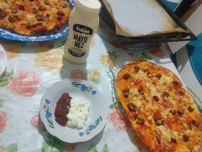 Sever misiniz arkadaşlar ev yapımı pizzayı?