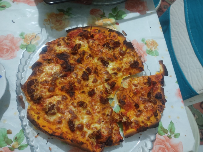 Sever misiniz arkadaşlar ev yapımı pizzayı?