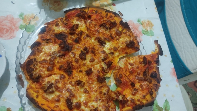 Sever misiniz arkadaşlar ev yapımı pizzayı?