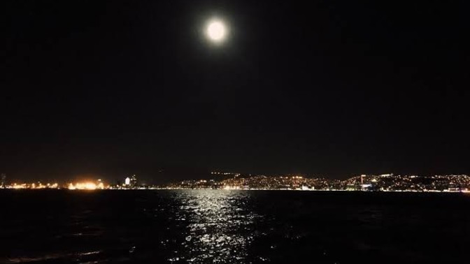Geceye duygusal bir şarkı bıraksan bu ne olurdu?
