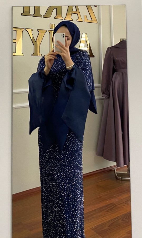 Tesettürlüyüm, ablamın nişanında bunu giysem çok mu abartı olur?