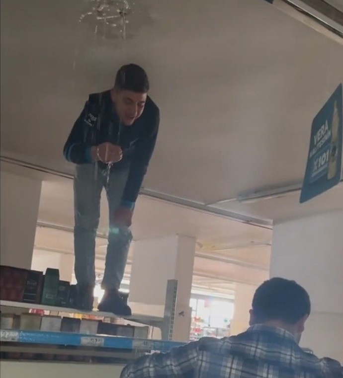 A 101 akrabalarım beni çalısiyo saniyo oysaki?