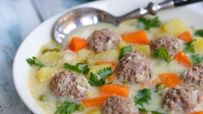 "Ekşili ve Terbiyeli Köfte" çorba mıdır yoksa sulu yemek mi?