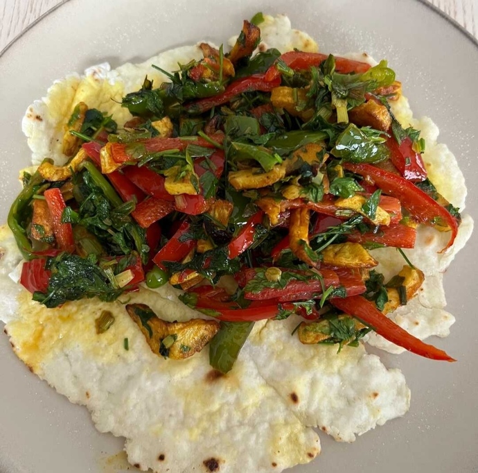 Tabakta değil de ekmek arasında yemeyi sevdiğin yemekler var mı?