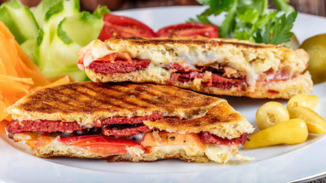 Bazen kahvaltı, bazen öğün olarak yediğimiz tostta senin favorin hangisi?