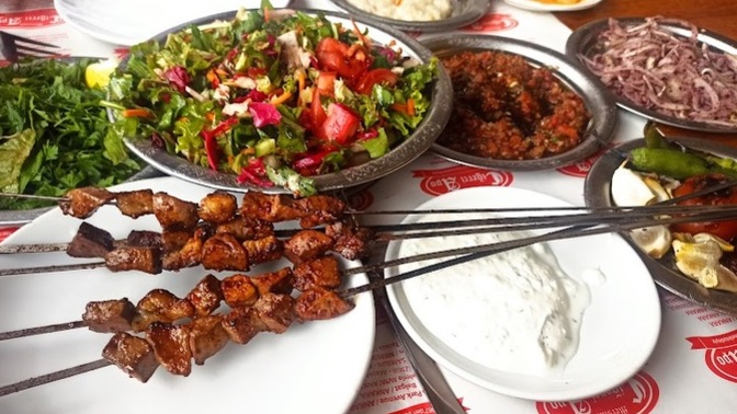 Dışarıda olup karnınız acıktığında ilk aklınıza gelen yemek ne oluyor?