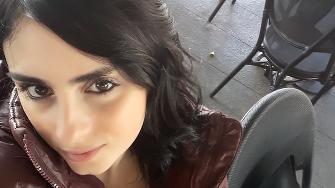 Sizce saç rengim yüzüm ve gözlerimle uyumlu mu saç rengimde değişiklik yapmayı düşünüyorum ama cesaret edemiyorum?