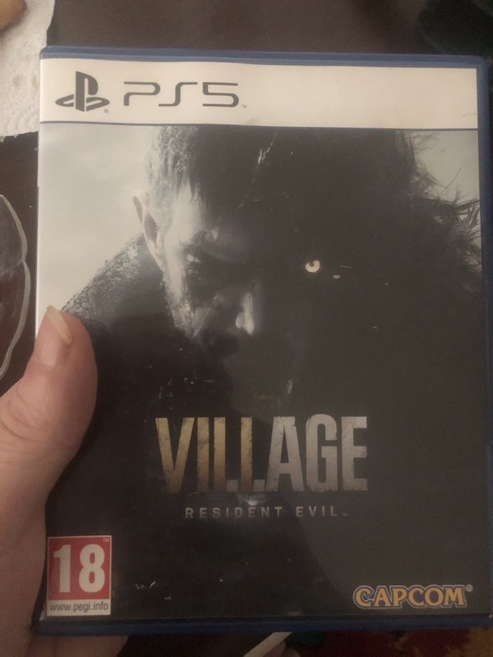 Sizce Resident Evil 7 mi yoksa Resident Evil Village mı daha güzel?