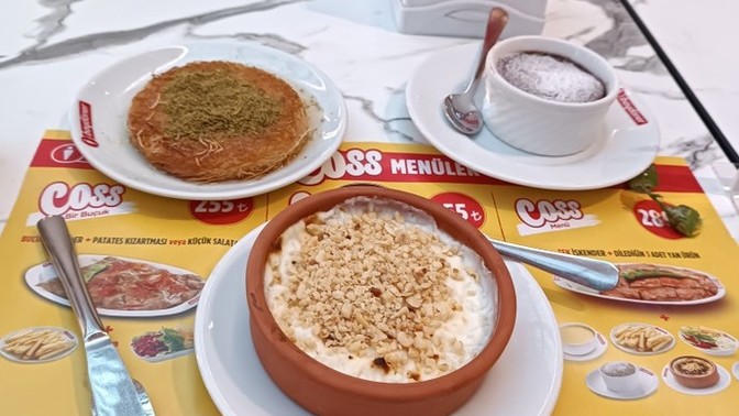 Bir buçuk İskender ve 3 çeşit tatlı söylemek absürt bir durum mu?