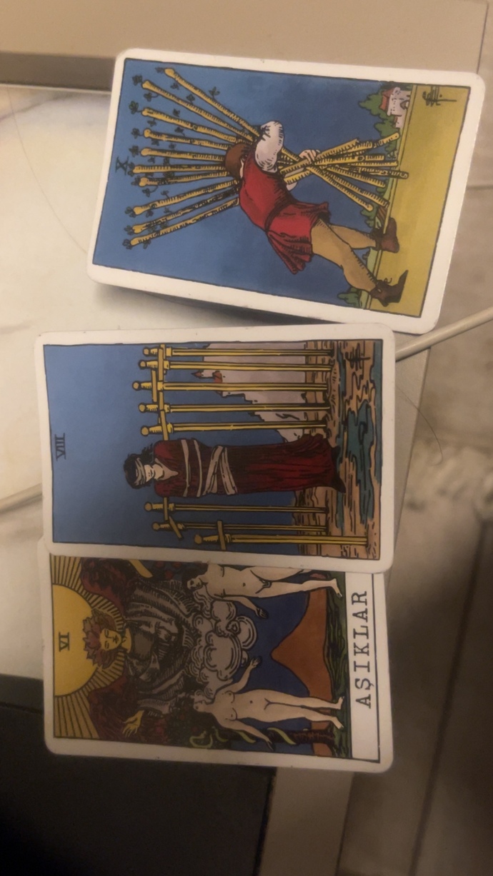 Eski sevgilimin bana anlık enerjisi tarot?