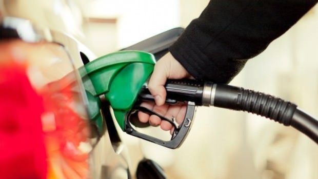 Motorine bugünden itibaren geçerli olmak üzere 1 lira 38 kuruş zam geldi! Sizce akaryakıt ne kadar olmalı?