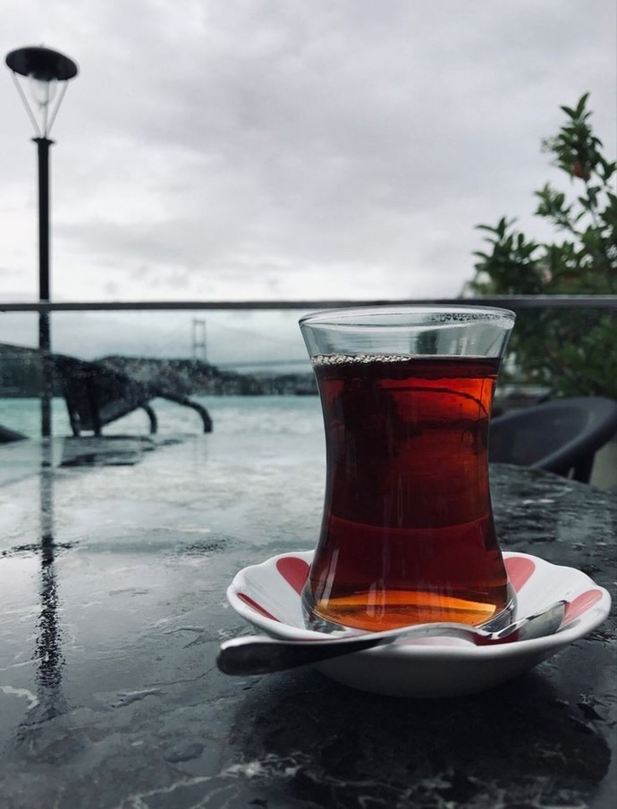 Beyler bayanlar çay demli mi içilir yoksa açık mı?