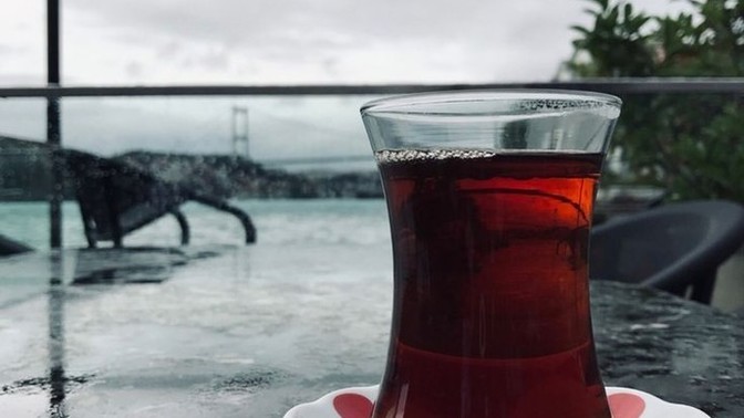 Beyler bayanlar çay demli mi içilir yoksa açık mı?