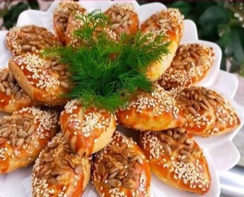 Poğaçayı kıyır kıyır mı, mayalı puf puf mu, taze mi bayatlatarak mı seversiniz 😋✨?