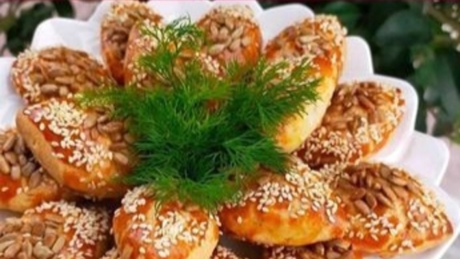 Poğaçayı kıyır kıyır mı, mayalı puf puf mu, taze mi bayatlatarak mı seversiniz 😋✨?