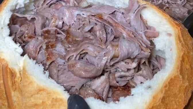 Görseldeki yemeği kiminle tıka basa yemek istersiniz?