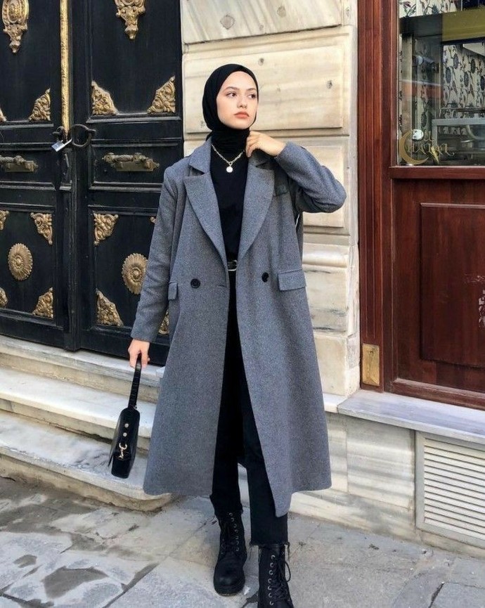 Gri kaşe kabanı nasıl kombinleyebilirim?
