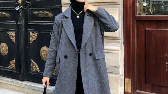 Gri kaşe kabanı nasıl kombinleyebilirim?