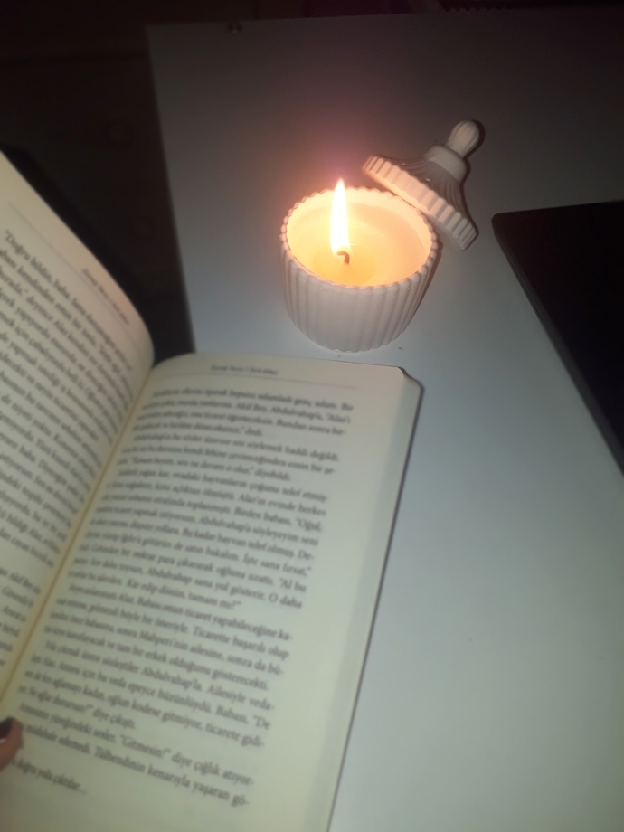 Mum ışığında kitap okunur mu?