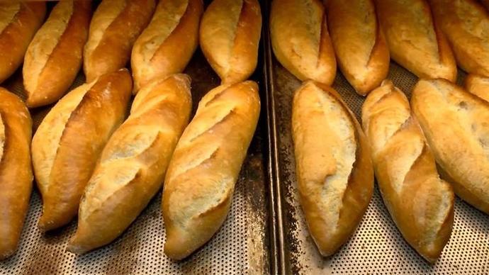 İzmirde 220 gram ekmek 9 TL olmuş. Siz ekmeğe kaç TL veriyorsunuz?
