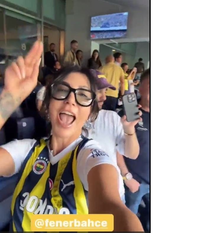 Simge Sağın hakkında ne düşünüyorsunuz?