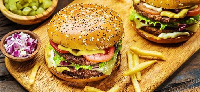 Patates kızartması en çok hangisiyle güzel bir ikili olur? Pizza mı hamburger mi?