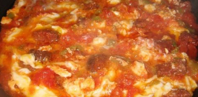 Menemen yaparken domateslerin kabuğunu soyar mısınız?