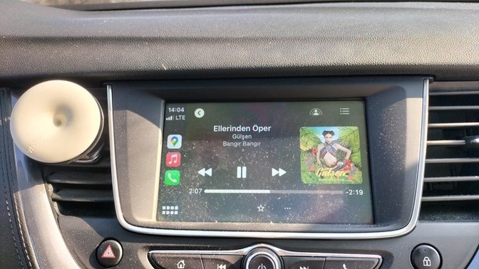 En son arabada hangi şarkıyı bangır bangır dinledin?
