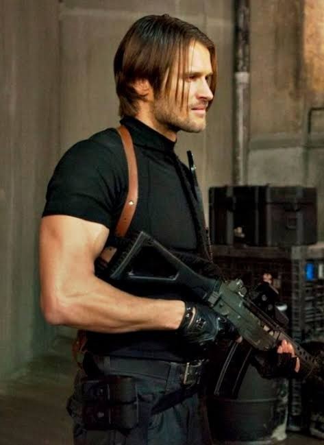 Leon Kennedy çok yakışıklı değil mi yaaaa?