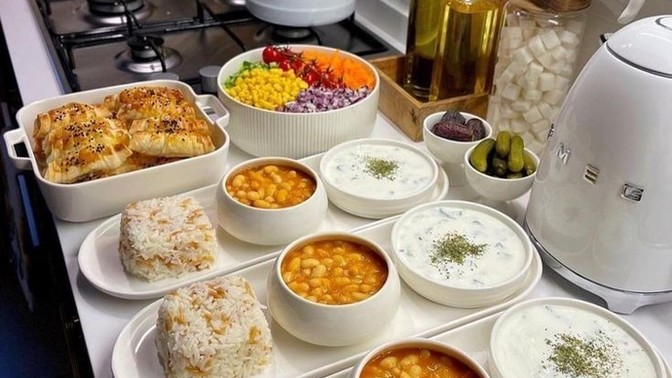 Kuru fasulye ve pilavın yanında cacık mı yoksa ayran mı seviyorsunuz?