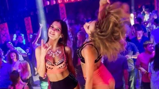 Gece kulüplerine gider misiniz?