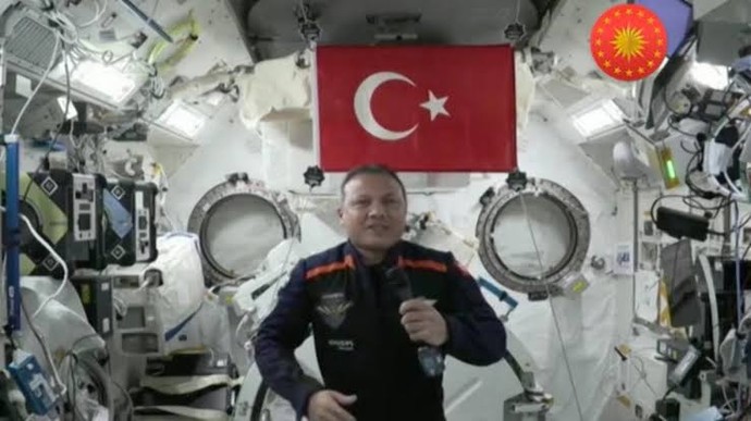İlk Türk astronot Alper Gezeravcının uzay yolculuğu bugün bitiyor. Gelişmelerden memnun musunuz?