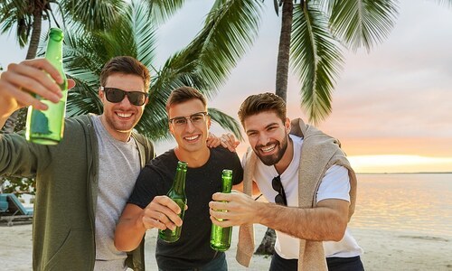 Erkek erkeğe yapılan tatil mi yoksa kız kıza tatil mi daha keyifli olur?