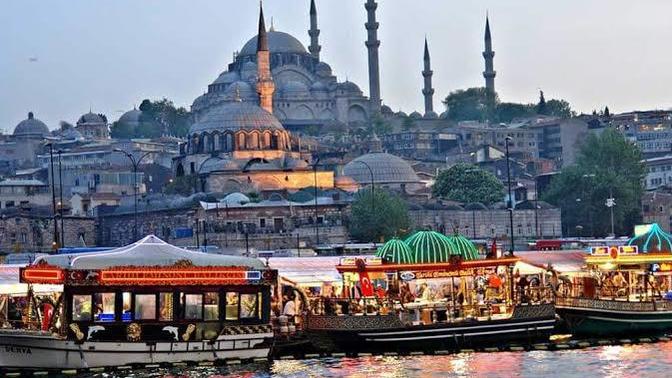 İstanbul'un kalbine gidilir de balık ekmek yemeden dönülür mü?