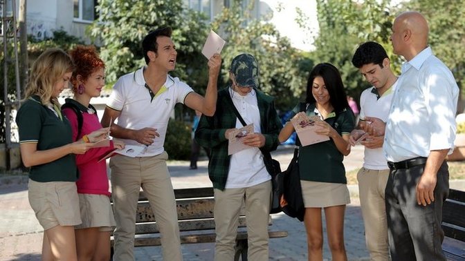 Türk televizyon tarihinde en sevdiğiniz okul dizisi hangisiydi?