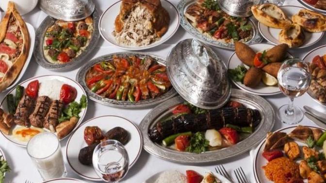Sizce hangi yemeğin yanına, hangi içecek iyi gider?