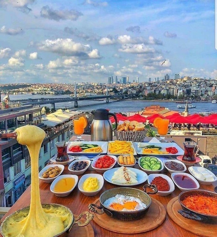 Kahvaltınızı şık kapalı bir mekânda mı yoksa doğa ile baş başa yapmayı mı tercih ederdiniz?