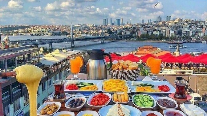 Kahvaltınızı şık kapalı bir mekânda mı yoksa doğa ile baş başa yapmayı mı tercih ederdiniz?