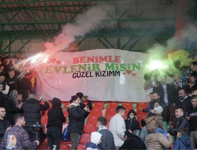 Sizce romantik bir evlilik teklifi nerde yapılmalı?