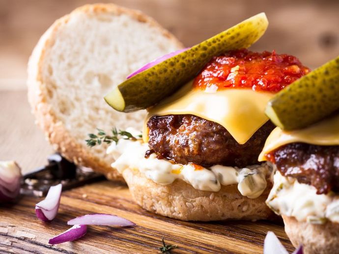 Hamburgeri çoğumuz seviyoruz ama senin hamburgerde eksik olsun dediğin bir malzeme var mı?